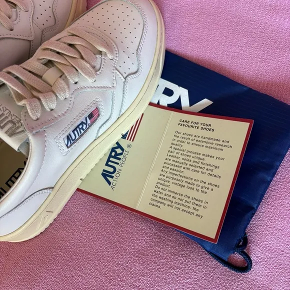 NWT Autry Medalist Low Sneakers White Red Leather Women’s fashion size 37
