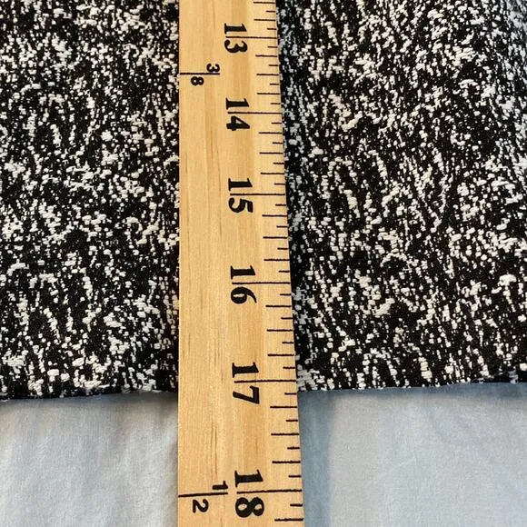 NWT Banana Republic Black and White Boucle Knee Length Skirt Size 12