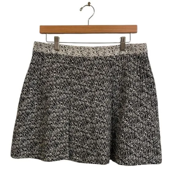 NWT Banana Republic Black and White Boucle Knee Length Skirt Size 12
