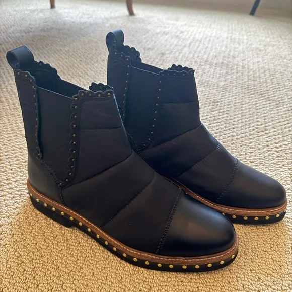 NWT Free People Atlas Puffer Chelsea Boots, Leather, Pull On, Size 40/9.5, Black