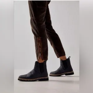 NWT Free People Atlas Puffer Chelsea Boots, Leather, Pull On, Size 40/9.5, Black
