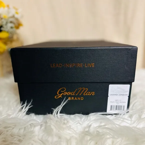 NWT London Legend Men’s sleek black leather sneaker with brown rose gold accent