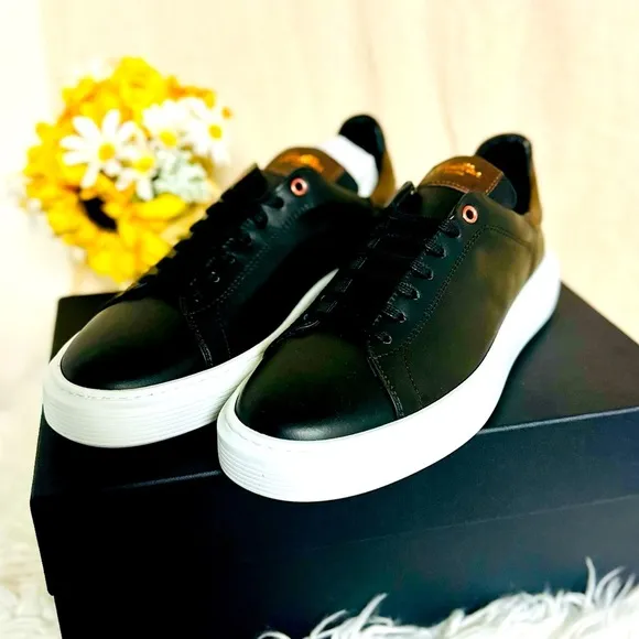 NWT London Legend Men’s sleek black leather sneaker with brown rose gold accent