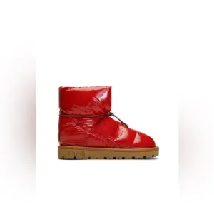 NWT Polar Pillow Boots
