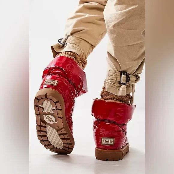 NWT Polar Pillow Boots
