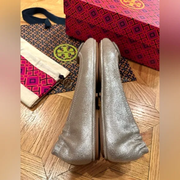 NWT Tory Burch Metallic Suede Travel Flats