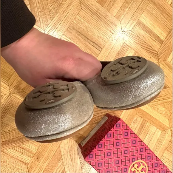 NWT Tory Burch Metallic Suede Travel Flats