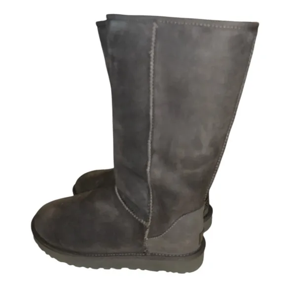 NWT UGG CLASSIC TALL II FOR WOMEN in GREY SIZE 10