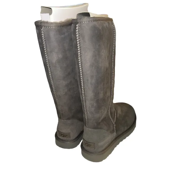 NWT UGG CLASSIC TALL II FOR WOMEN in GREY SIZE 10