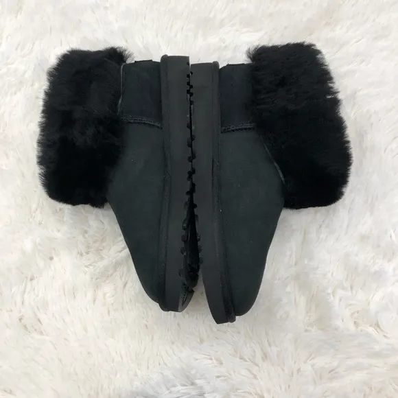 NWT UGG Fluff Mini Quilted Black Short Boots Size: 6