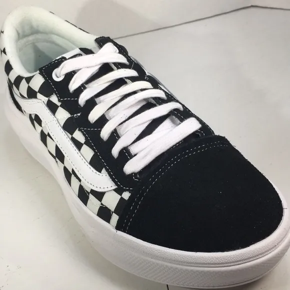 NWT Vans Old Skool Overt Checkerboard Sneakers Men’s 11.5