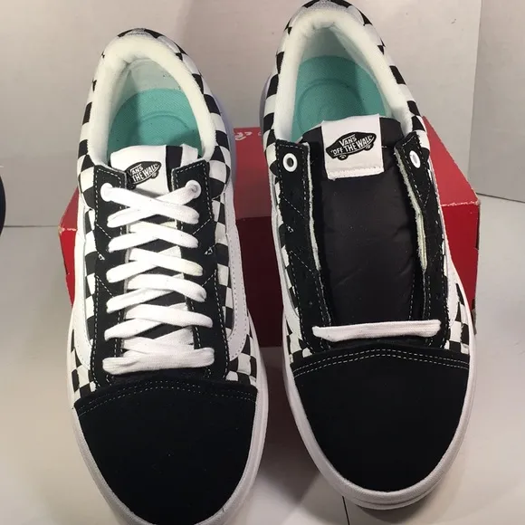 NWT Vans Old Skool Overt Checkerboard Sneakers Men’s 11.5