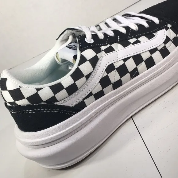 NWT Vans Old Skool Overt Checkerboard Sneakers Men’s 11.5