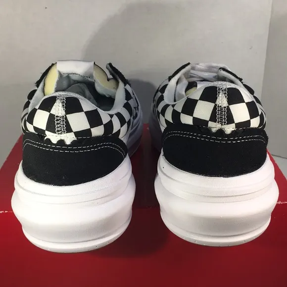 NWT Vans Old Skool Overt Checkerboard Sneakers Men’s 11.5