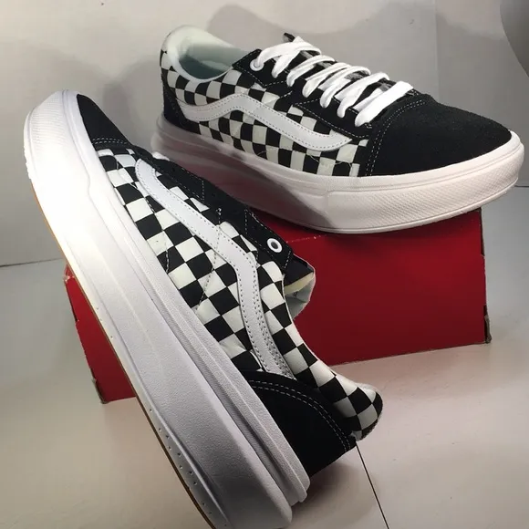 NWT Vans Old Skool Overt Checkerboard Sneakers Men’s 11.5