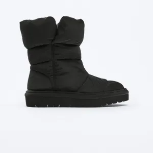 NWT. Zara Black Low Heel Nylon Quilted Ankle Boots. Size 6,5. .