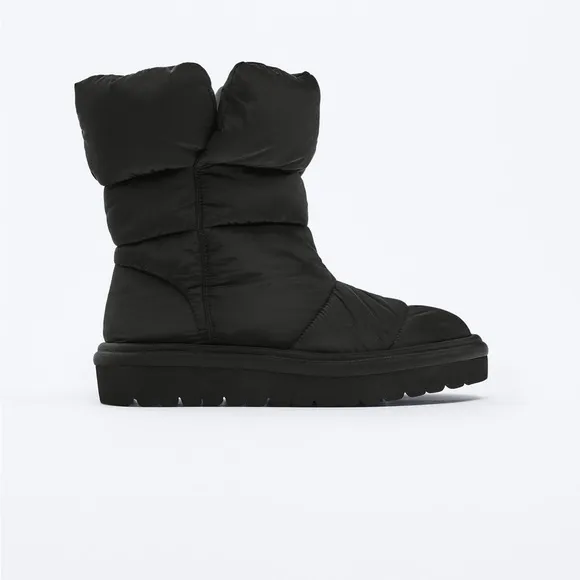 NWT. Zara Black Low Heel Nylon Quilted Ankle Boots. Size 6,5. .