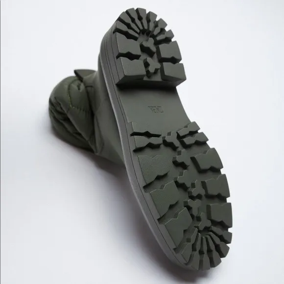 NWT. Zara Green Quilted Rubberized Low Heel Ankle Boots. Size 6.
