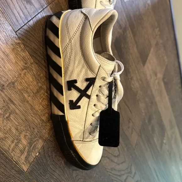 Off-White Vulc low white with updated stripes sneakers