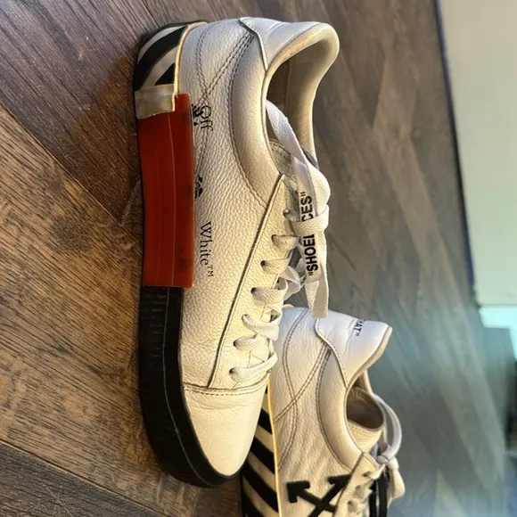 Off-White Vulc low white with updated stripes sneakers
