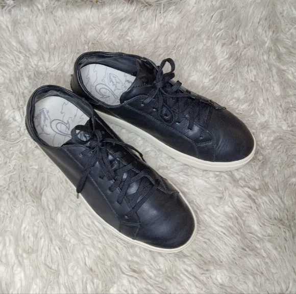 OluKai Kahu Pahaha Leather Sneakers Size 8