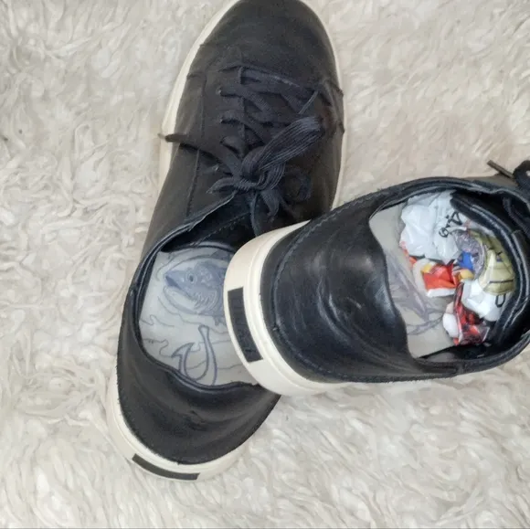 OluKai Kahu Pahaha Leather Sneakers Size 8