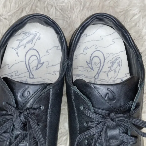OluKai Kahu Pahaha Leather Sneakers Size 8