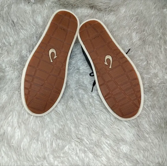 OluKai Kahu Pahaha Leather Sneakers Size 8