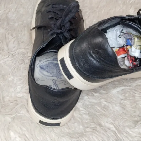 OluKai Kahu Pahaha Leather Sneakers Size 8