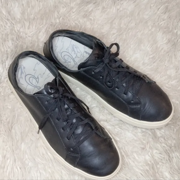 OluKai Kahu Pahaha Leather Sneakers Size 8