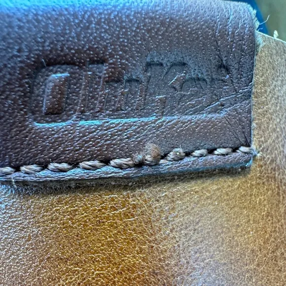 Olukai “Kakaha” 9M premium full grain Leather men’s slip on loafers w/drop heel