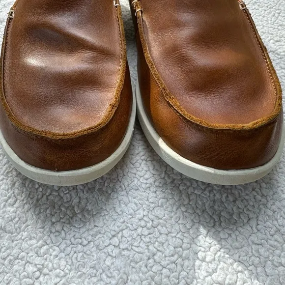 Olukai “Kakaha” 9M premium full grain Leather men’s slip on loafers w/drop heel