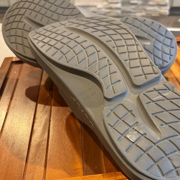 OOFOS Gray Sandals Slides with Cushioned Sole and Minimalist Design