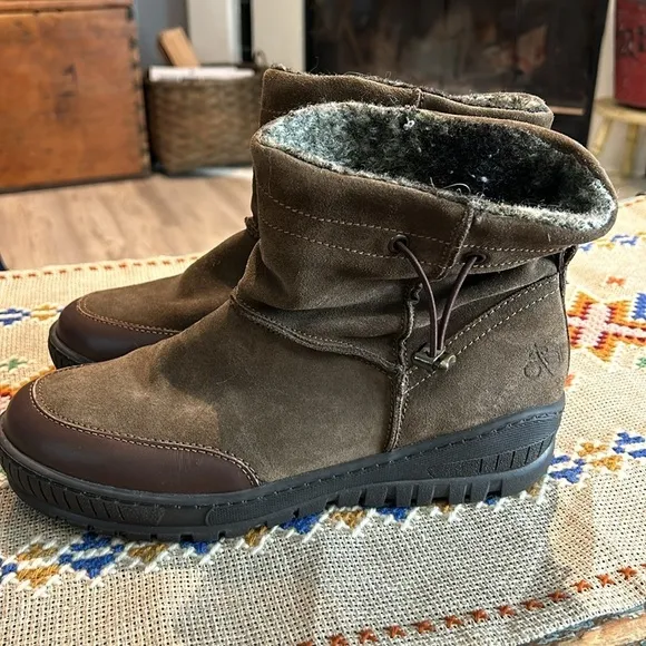 OTBT FANFARE IN DARK GREEN COLD WEATHER WOMENS BOOTS Size 9