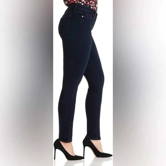 PAIGE Women's Skyline Skinny Jeans Size 30 NWOT