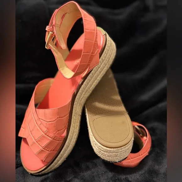 Pink Espadrilles with Criss-Cross Straps and Platform Sole