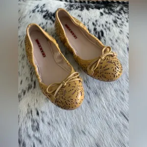 Prada Calzature Cipria Bow Ballet Flats - Nude Patent