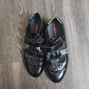 Prada Womens Patent Leather Velcro Strap Snwakers Flats Sz 38