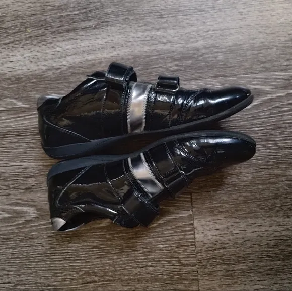 Prada Womens Patent Leather Velcro Strap Snwakers Flats Sz 38