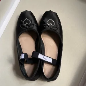 Praying Crystal Ballerinas Black Flats with Heart Detail