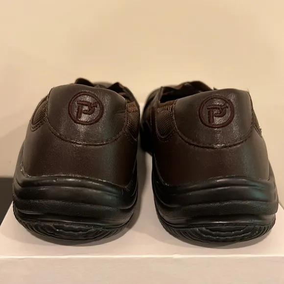 Propet Sapphire X-strap Feather Lite Brown Flats Size 8 NWOT