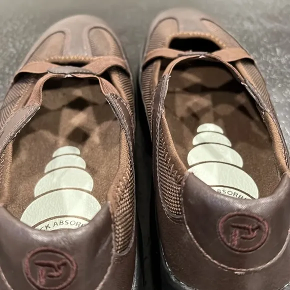 Propet Sapphire X-strap Feather Lite Brown Flats Size 8 NWOT