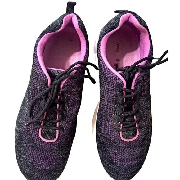 Propet Stability Fly Women's 11 EEEE Black Berry Low Cut Sneakers