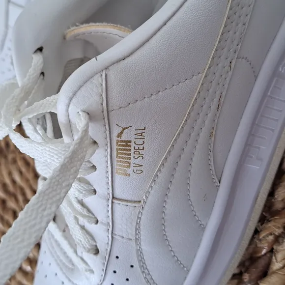 Puma Mens GV‎ Special White Leather Fashion/Athleisure Sneakers S-7C Narrow