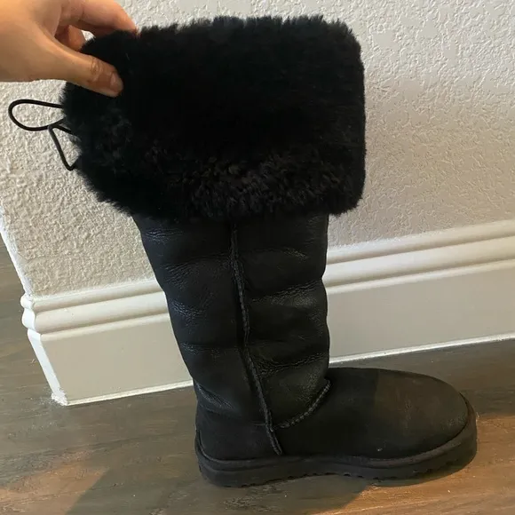 RARE UGG over the keen Bailey Button Bomber Boits size 5 Tall UGG boots