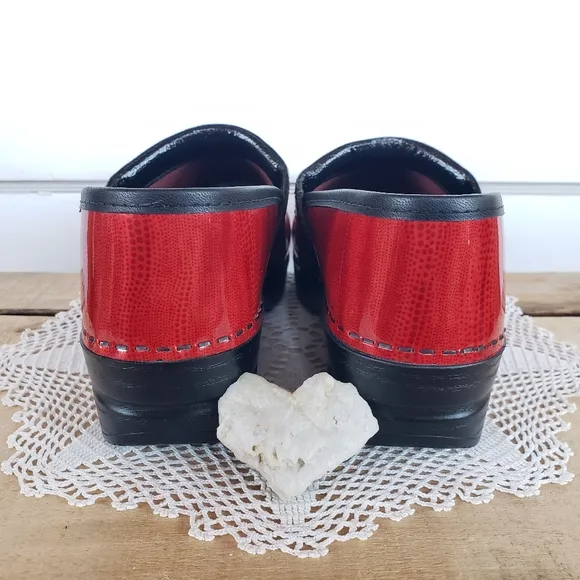 RED Dansko Pro Clogs Patent Leather Shiny Glossy Bright Festive Boho 6.5-7