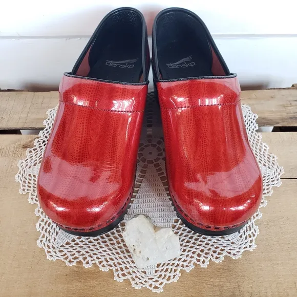 RED Dansko Pro Clogs Patent Leather Shiny Glossy Bright Festive Boho 6.5-7