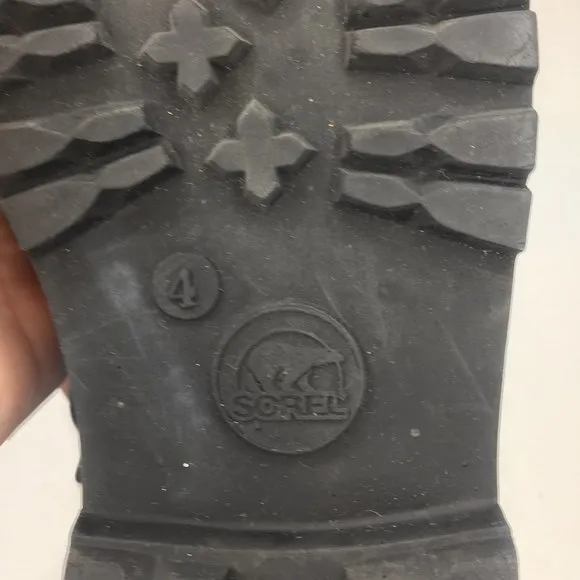REI Sorel Caribou youth size 4 snow boots w/liner