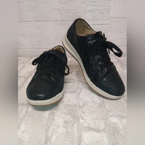 Revere Athens Size 8 Lizard Black Fashion Sneakers‎ Like New