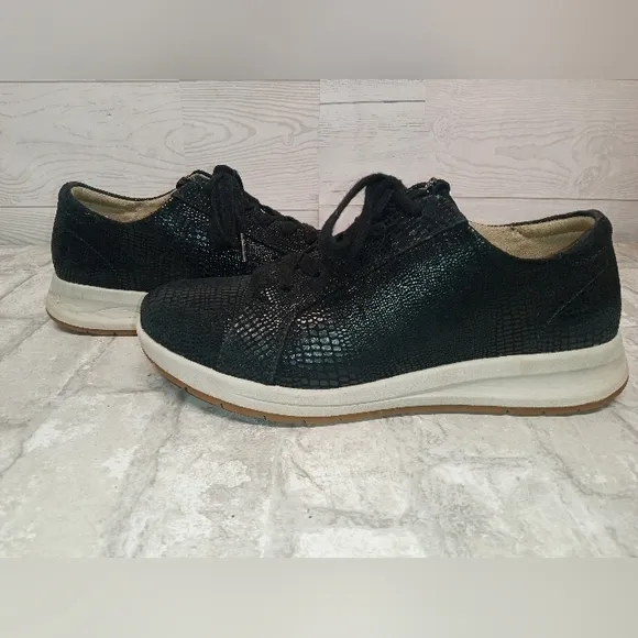 Revere Athens Size 8 Lizard Black Fashion Sneakers‎ Like New